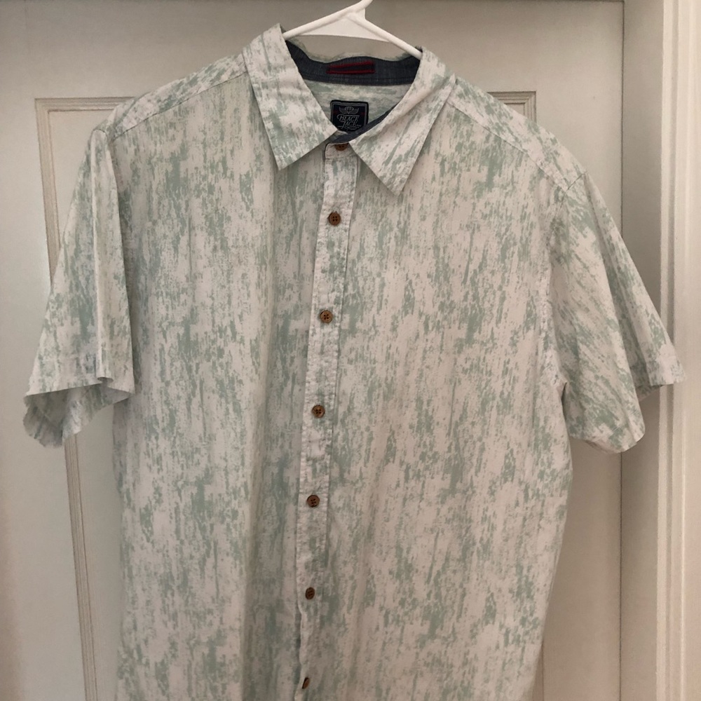 Casual Short Sleeve Button Down. Beach vibes.
